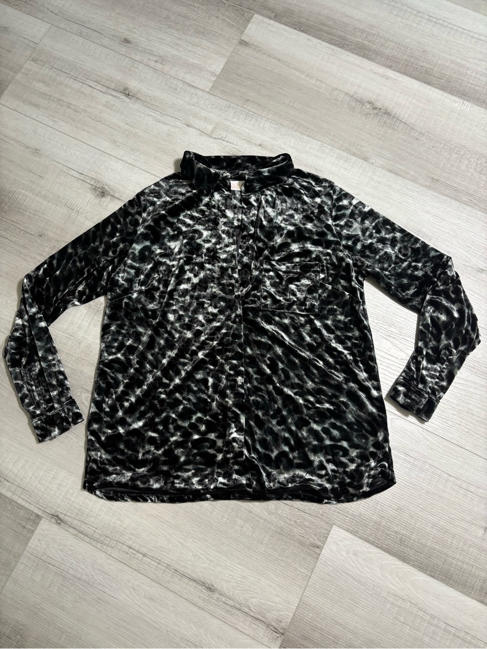 Belle by Kim Gravel Black Velvet Button Up Shirt Size Medium